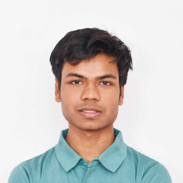 Portrait photo: Roshan
Kumar